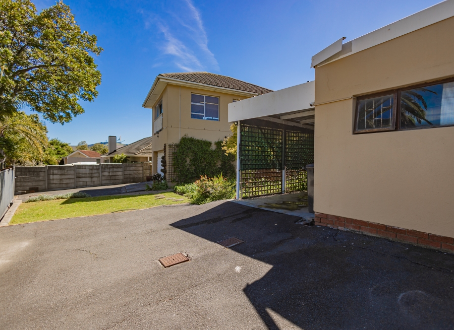 4 Bedroom Property for Sale in Kenridge Western Cape